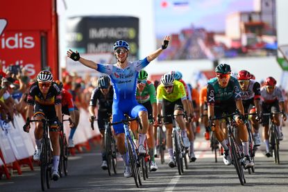 Kaden Groves powerfully sprints to Vuelta a España stage 11 victory ...