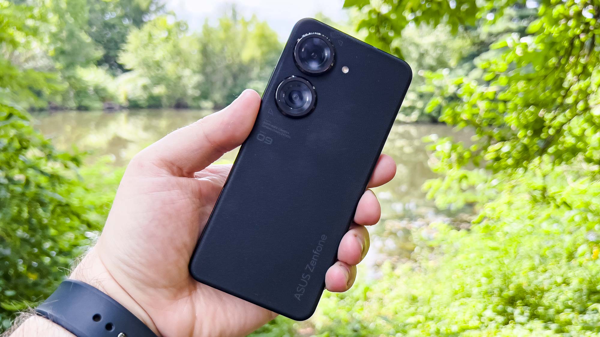 Back view of Asus Zenfone 9