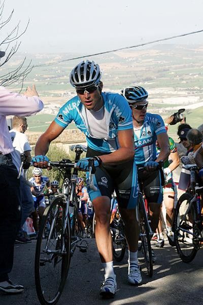 Sprinter Alessandro Petacchi (Team Milram) pushes it along.