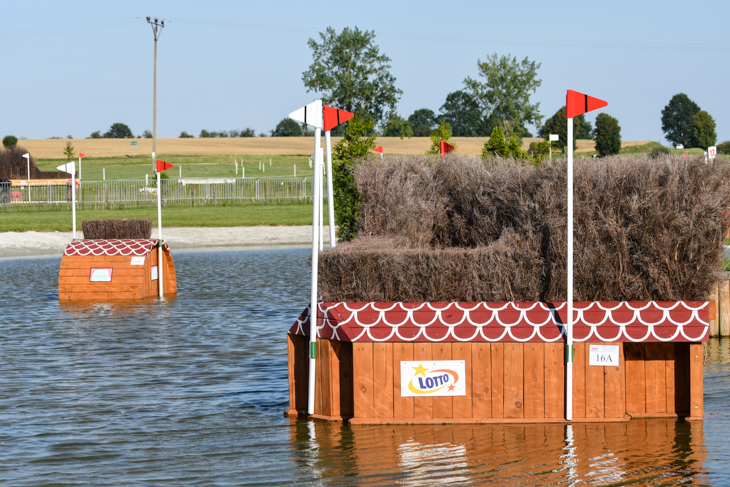 Fence 16a