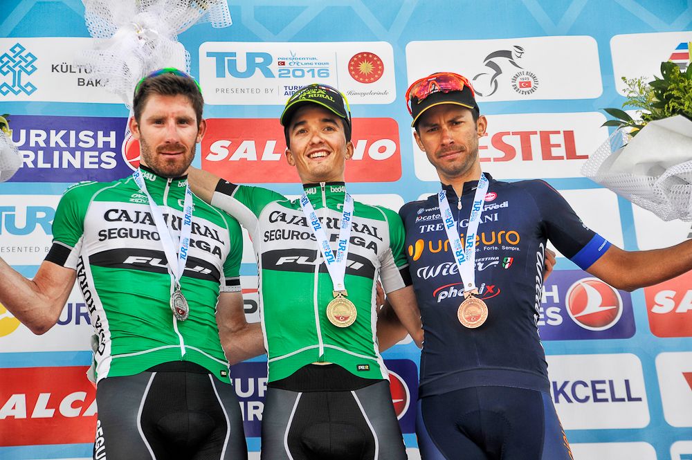 Jos&eacute; Gon&ccedil;alves (Caja Rural-Seguros RGA), Pello Bilbao (Caja Rural-Seguros RGA) and Mauro Finetto (Unieuro Wilier)