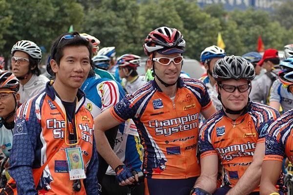 Alan Ho, David Sommerville and Jared Bunde before the start of stage 2.