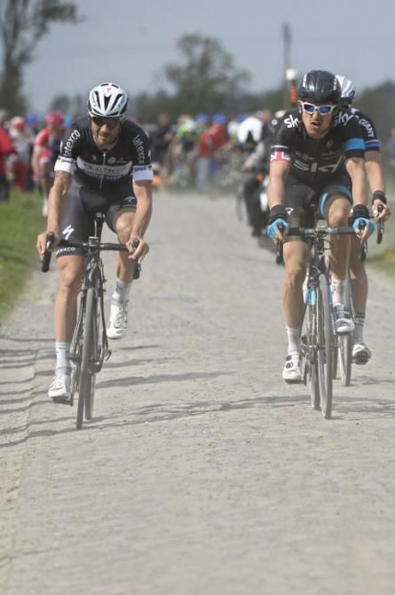 (From L) Belgium's Tom Boonen (Omega Pharma-Quick Step), Britain's Geraint Thomas (Team Sky) and Belgium's Bert De Backer lead a 6-men break