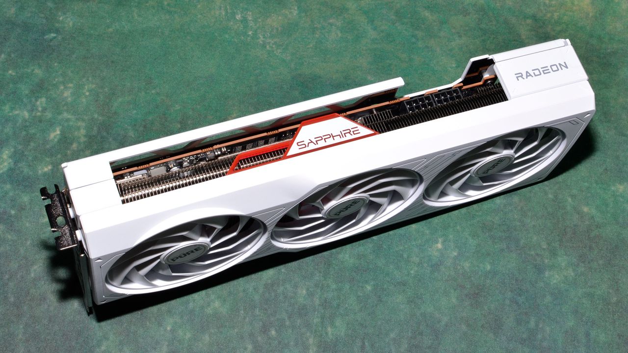 Sapphire RX 7700 XT Pure product photos
