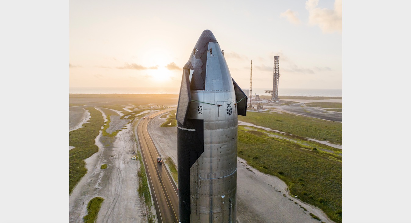 Another shot of ship 24 in motion, also posted to Twitter by SpaceX on July 6, 2022.
