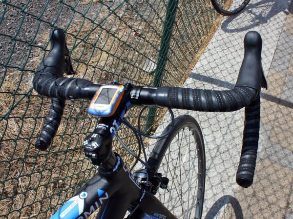 Double-wrapped bars helped Tyler Farrar (Garmin-Transitions) make it to the finish line today.