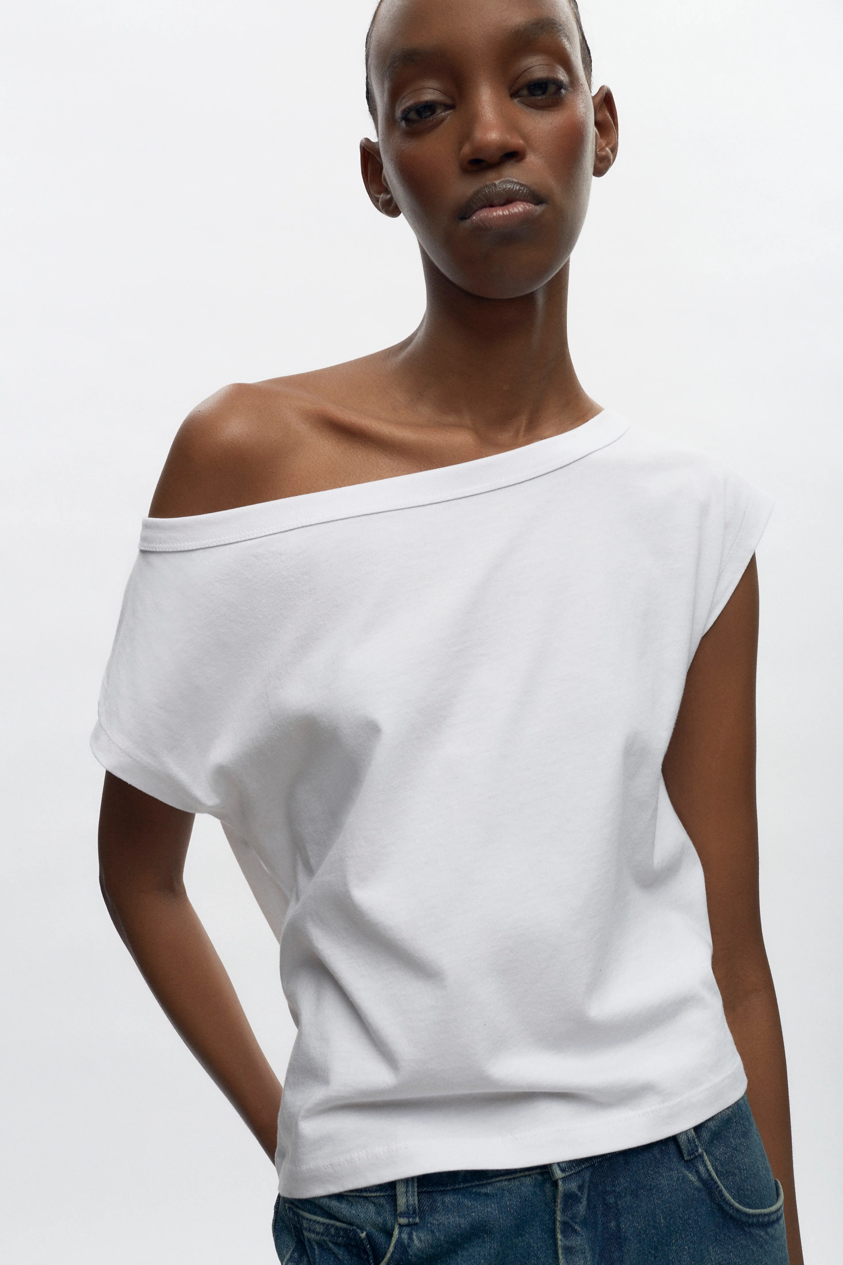 kotn, Off Shoulder Tee