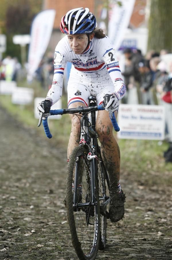 Heleny Wyman (Kona) en route to winning the Koppenbergcross