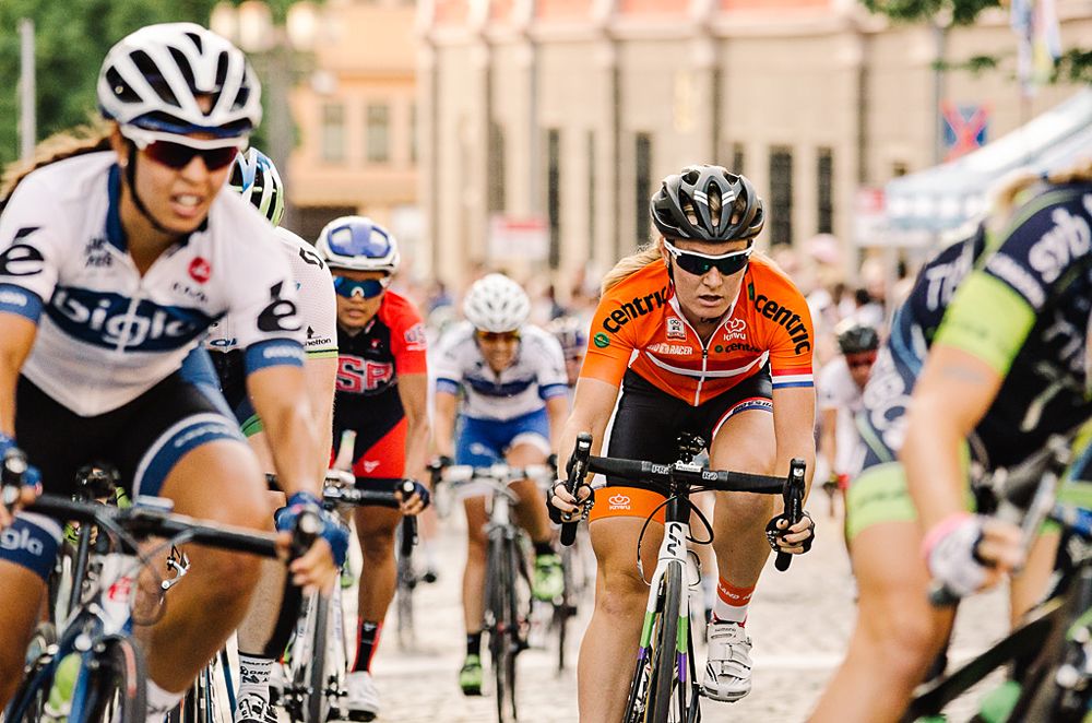 Carmen Small (Bigla) and Amy Pieters (Netherlands)