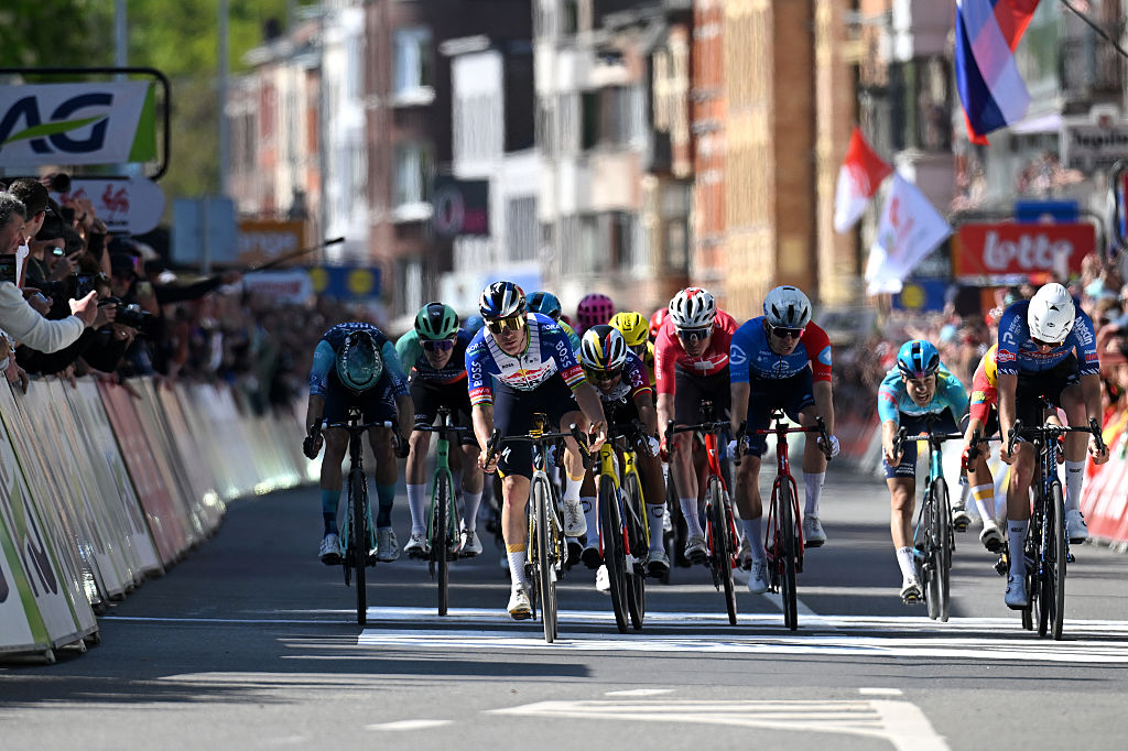Remco Evenepoel corre por el tercer puesto en Lieja-Bastogne-Lieja