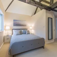 Castle Facing Apartment, WindsorDistance: Castle Facing Apartment, WindsorDistance: