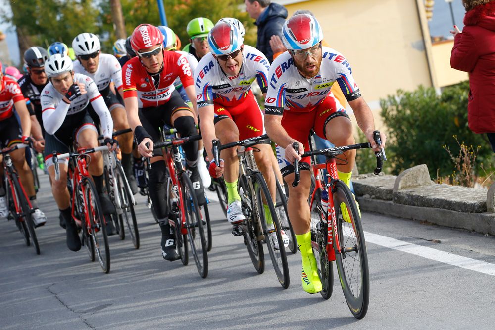 Luca Paolini leads Alexander Kristoff on the Poggio