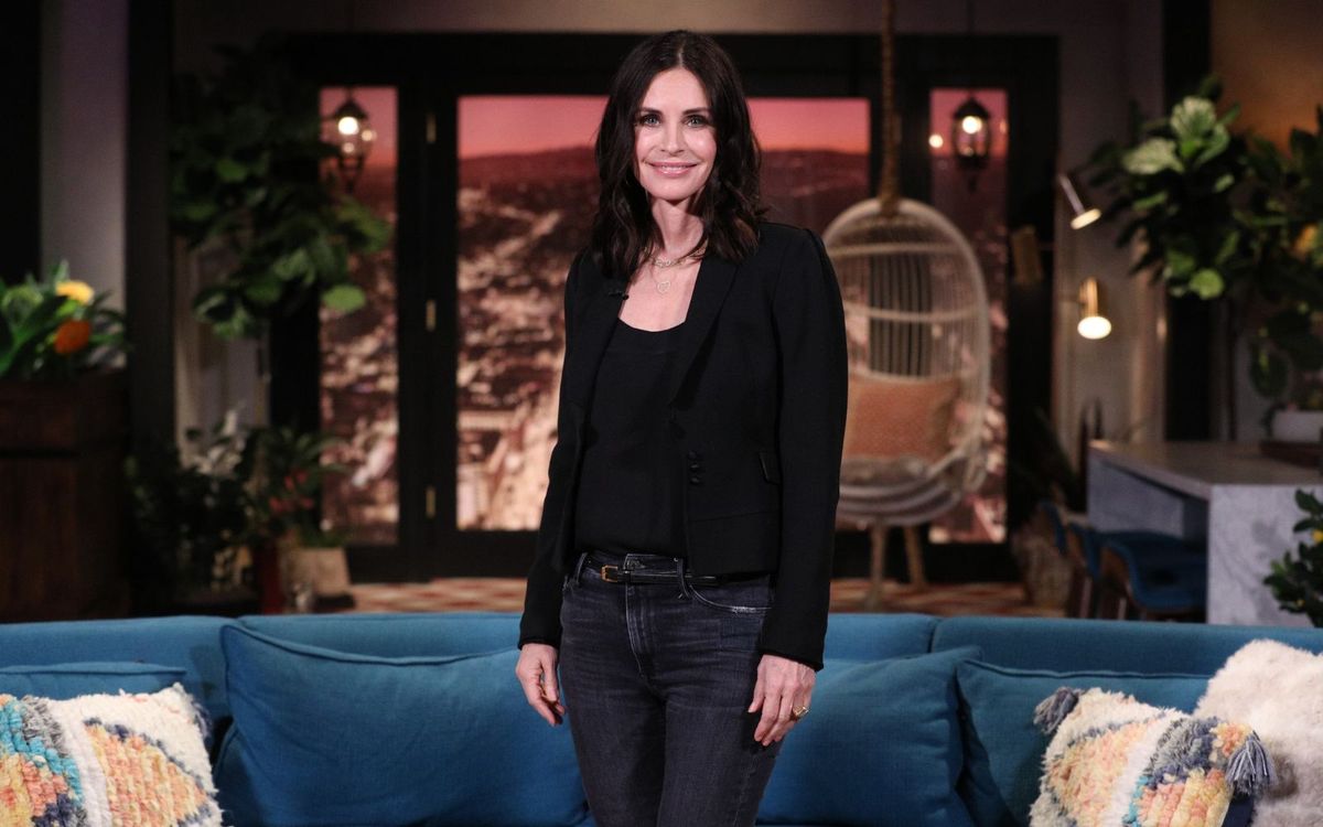 Courteney Cox's book organizing method has got our attention | Homes ...