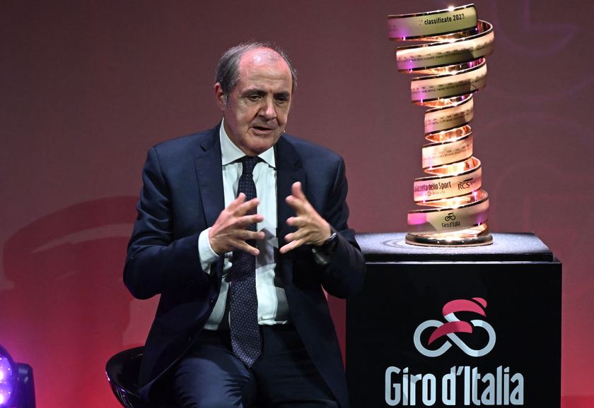 Director of the Giro d&#039;Italia, Mauro Vegni speaks next to the the &quot;Trofeo Senza Fine&quot; (Endless Trophy) race winner&#039;s trophy during the presentation of the 2023 Giro d&#039;Italia cycling race on October 17, 2022 in Milan. (Photo by Marco BERTORELLO / AFP)