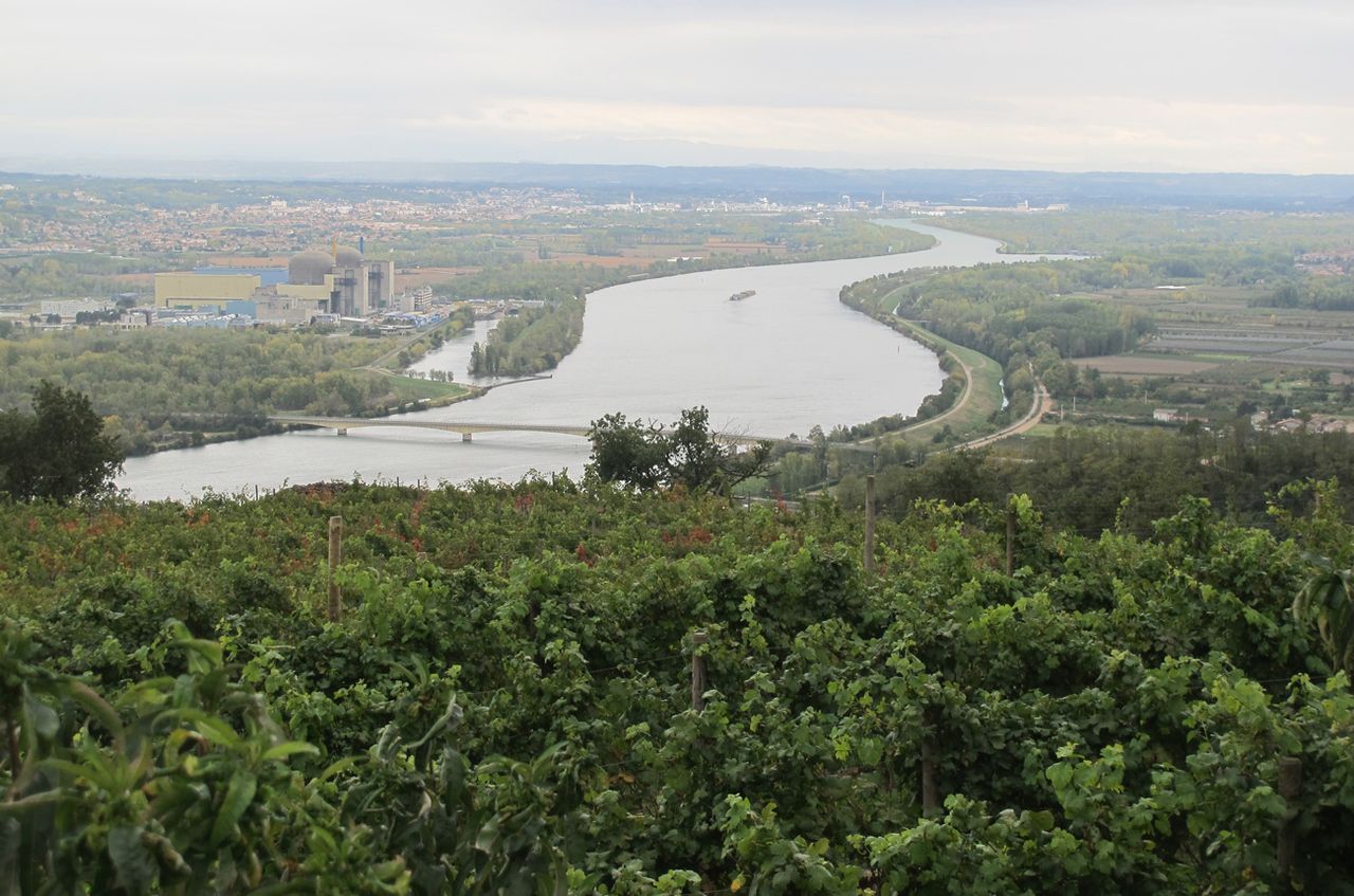 The Rh&ocirc;ne river, looking south