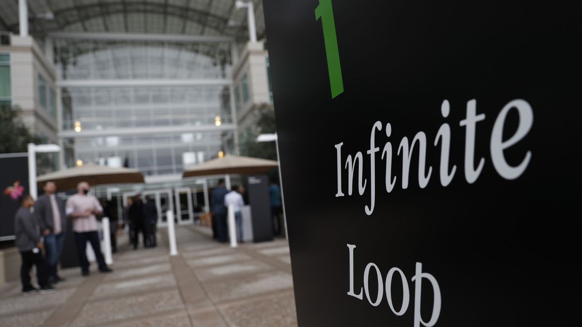 Infinite Loop sign at Apple&#039;s headquarters