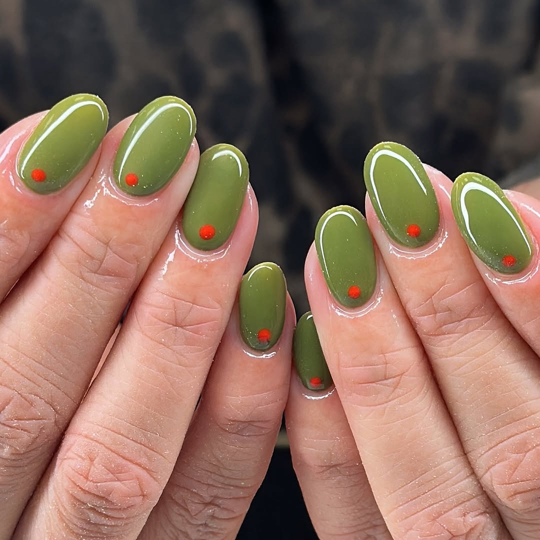 Instagram @__nailsbyalex