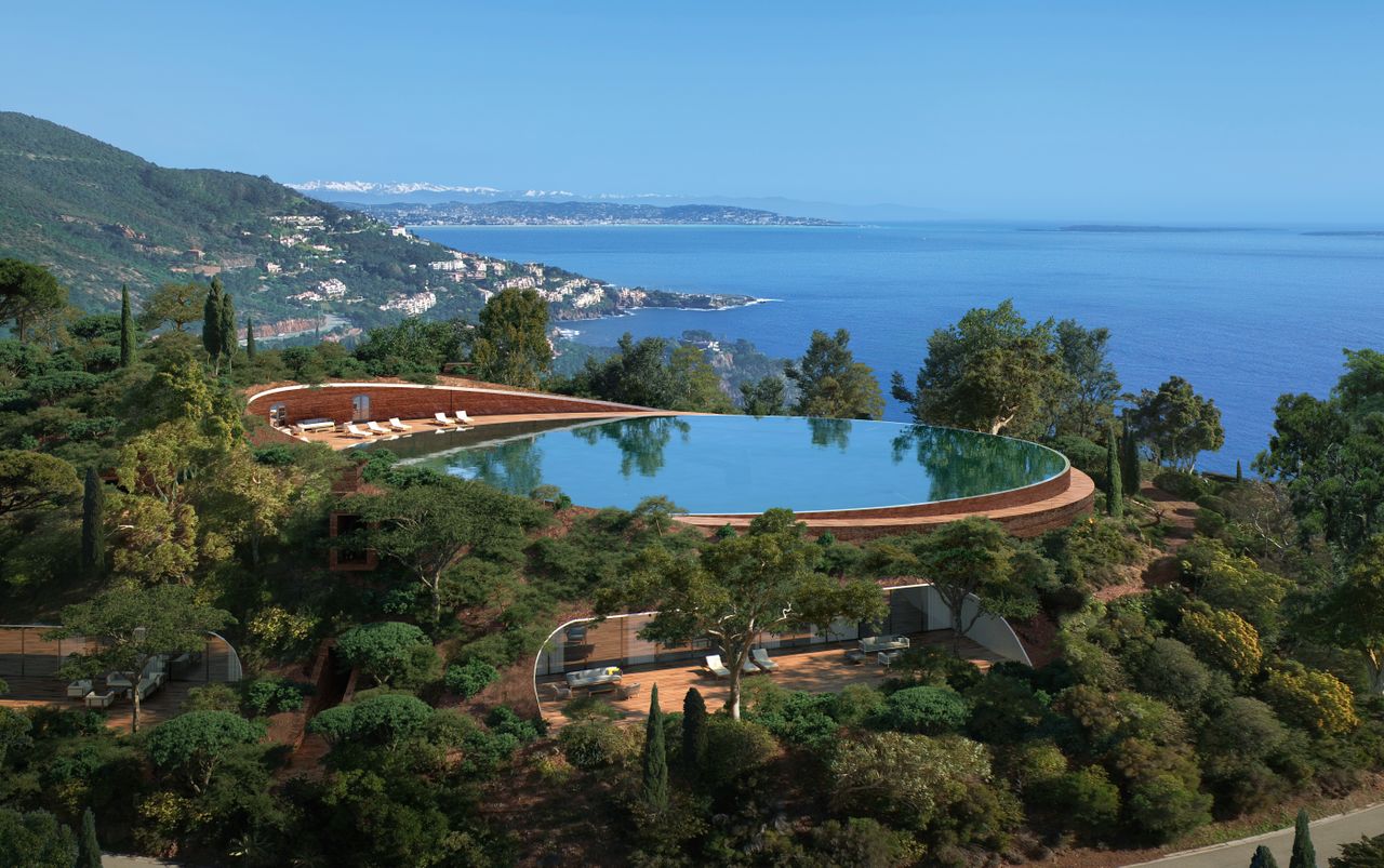 Swimming pool of house in South of France, one of the world&#039;s most expensive homes