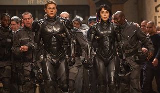 Charlie Hunnam and company in Pacific Rim