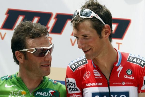 Petacchi and Schleck chat on the podium
