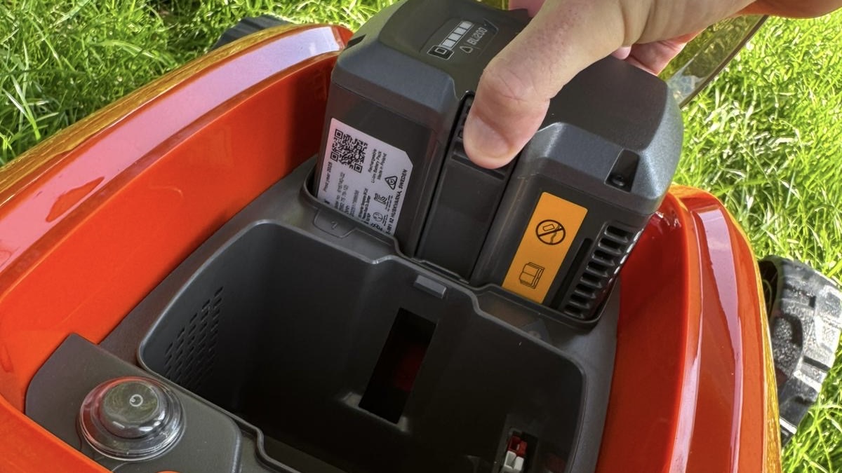 Husqvarna LC 251iS review