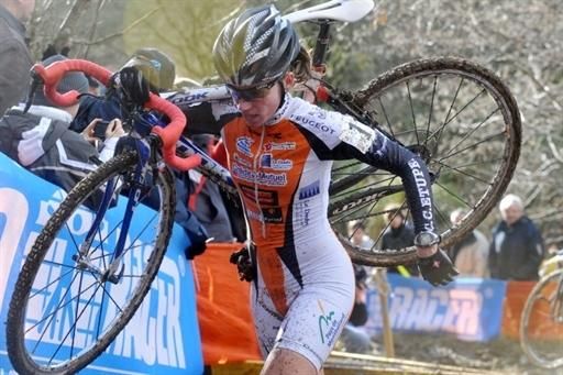 Caroline Mani runs on her way to the French title
