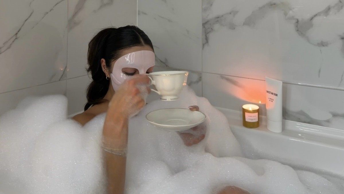 We Like Our Shower Routines to Smell Mouthwatering—10 Dangerously Good Formulas Editors Love