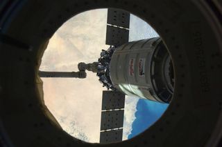 Rick Mastracchio: View of Cygnus Through ISS Porthole 