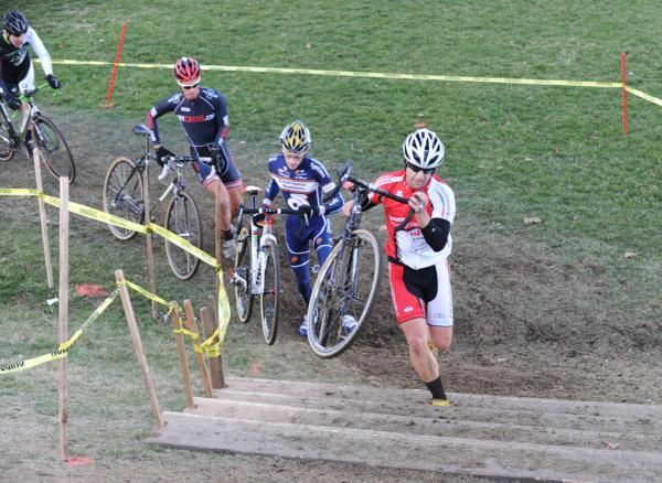 Brian Wilichoski (cyclocrossworld.com) takes the front up the stairs.
