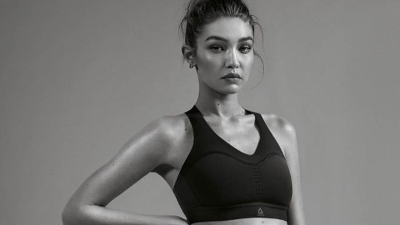 Shoulder, Undergarment, Brassiere, Arm, Abdomen, Beauty, Black-and-white, Standing, Sports bra, Stomach, 