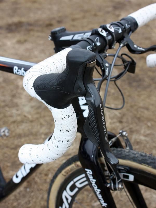 Adam Craig (Rabobank-Giant) says the light touch on his Shimano Dura-Ace Di2 shift buttons took some getting used to but says he now appreciates the ultra-short throws in cold conditions.