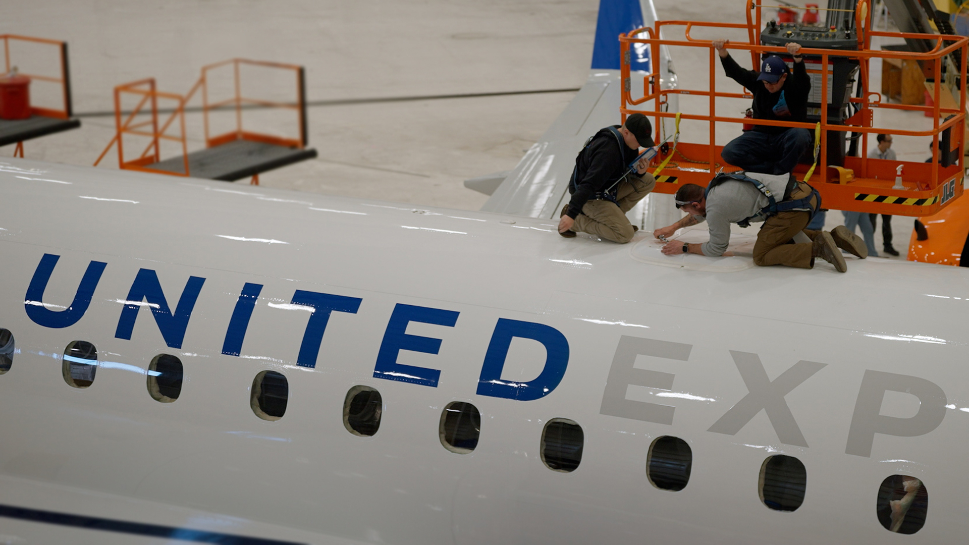 United Airlines successfully installed Starlink on its first aircraft, and the promised speeds are up to 50 times faster