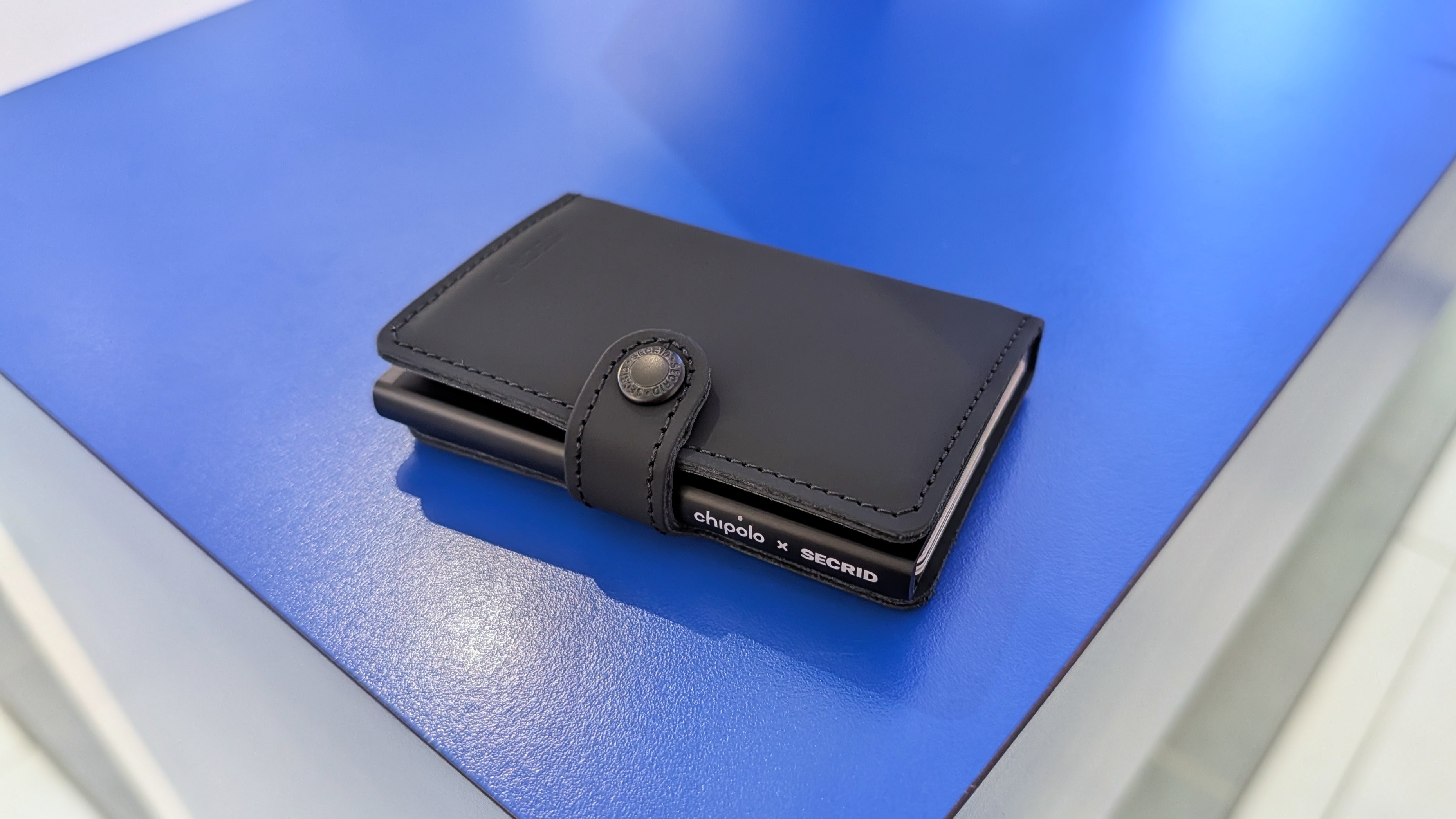 Chipolo x Secrid Tracked Mini Black Wallet
