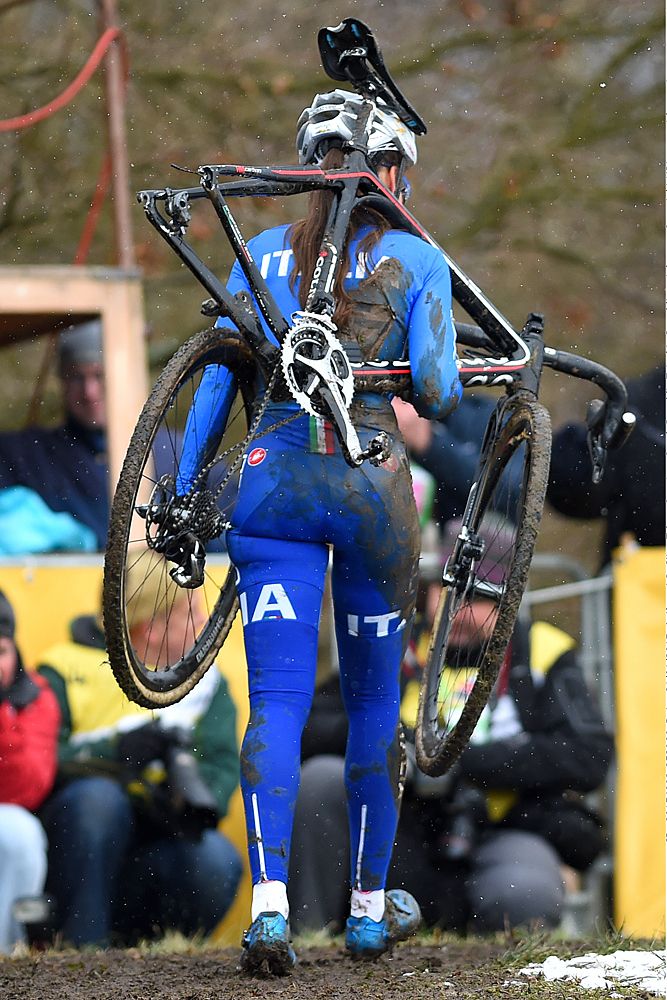 Eva Lechner (Italy) suffered a serious mechanical on the first lap