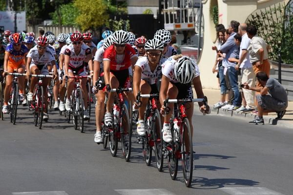 Bigla Cycling Team drive the pace to the lead group