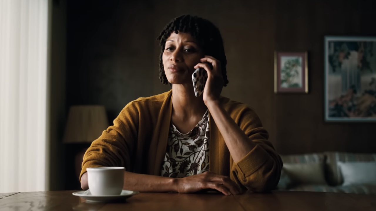 Rue's mom on the phone in Season 3.