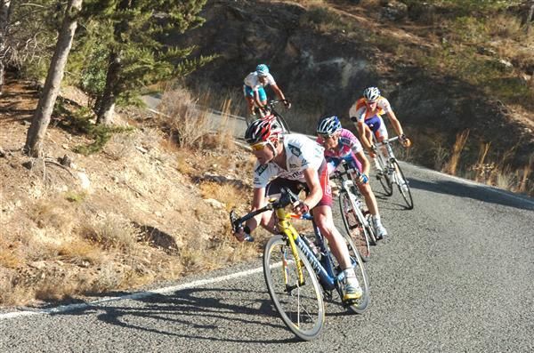 Cadel Evans (Silence-Lotto) navigates another corner.
