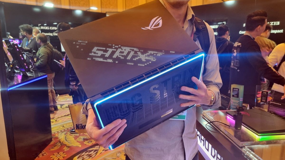 The Asus ROG Strix Scar 18 now looks like a dazzler of a gaming laptop, even if it's still a bit of a paving slab