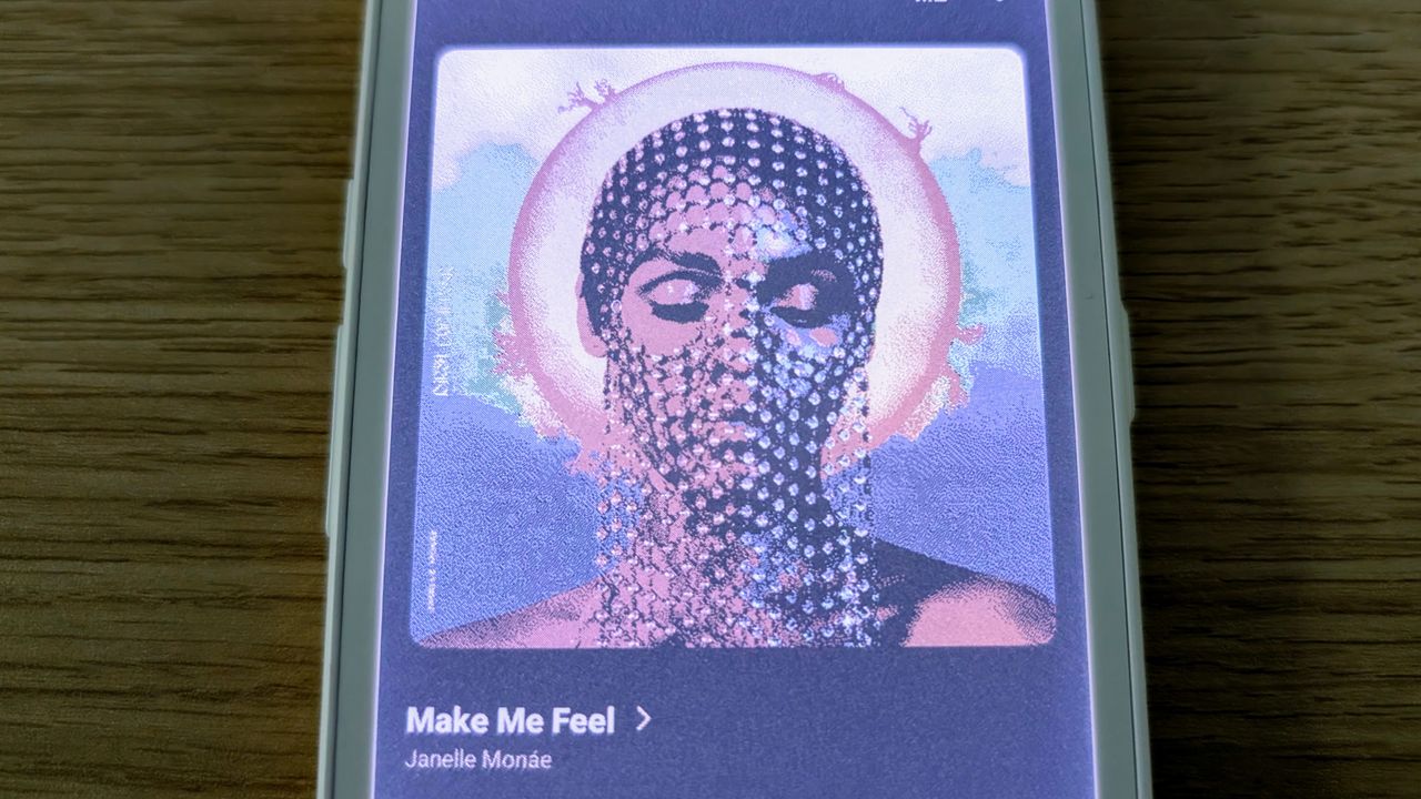 Boox Palma 2 Pro screen showing album cover
