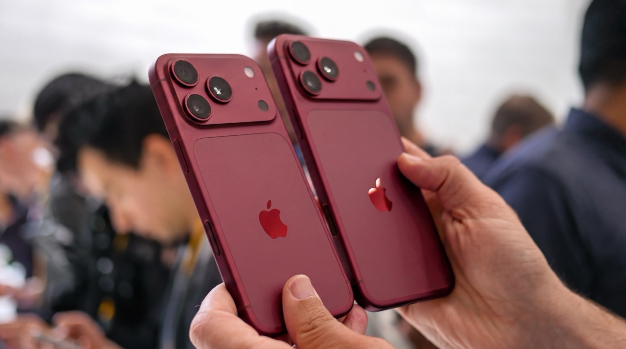 iPhone 18 Pro vs iPhone 18 Pro Max.