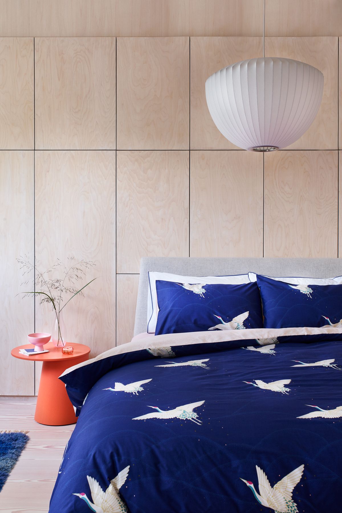 Adoptez la tendance des oiseaux tropicaux avec cette parure de lit cool.