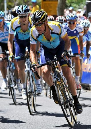 Lance Armstrong, 37, races in Australia