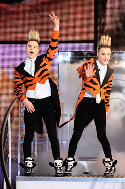 Jedward win a supermarket sweep in Big Brother!