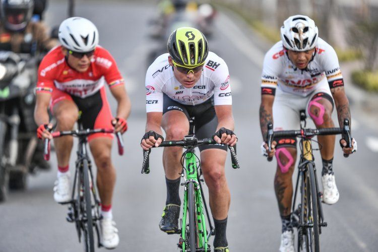 Bai Li Jun (Ningxia Sports Lottery Livall), Jiang He (Hengxiang) and Matej Drinovec (Taiyuan Miogee) in the breakaway