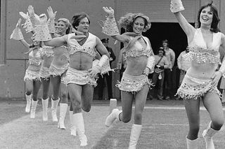 Robin Williams as a cheerleader