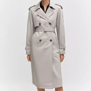 Queen Letizia's trench coat and trouser 