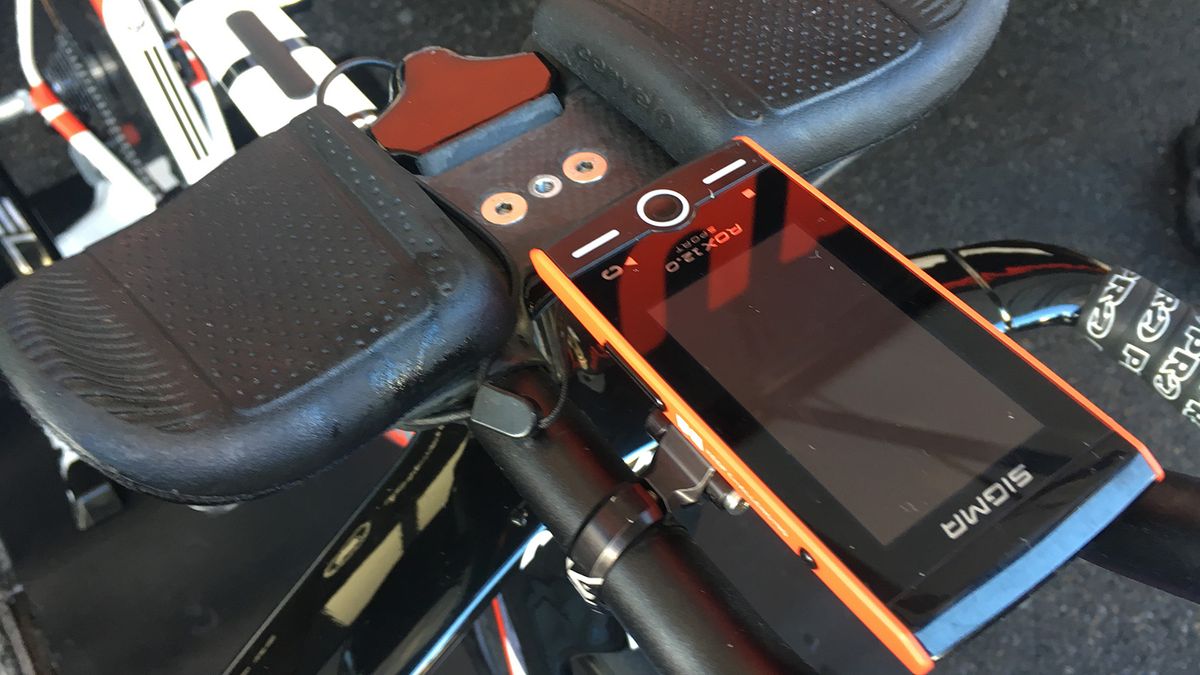 The large Sigma Sport computer should allow easily visible data and is mounted on a K-Edge computer mount