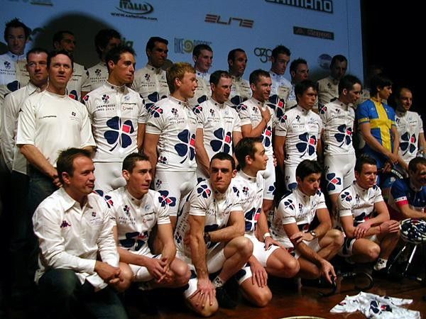 The 2007 Fran&ccedil;aise Des Jeux team lined up during the presentation.