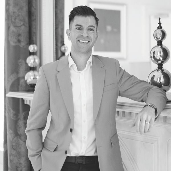 an image of Dr Ash Soni