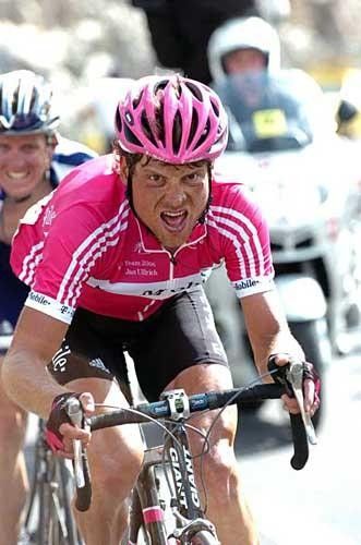 Jan Ullrich (T-Mobile Team) does his best to shake Jorg Jaksche (W&uuml;rth) off his wheel.